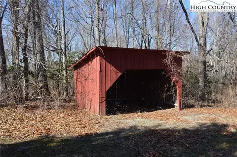 697 Phipps Rd, Sparta, NC 28675 photo 4
