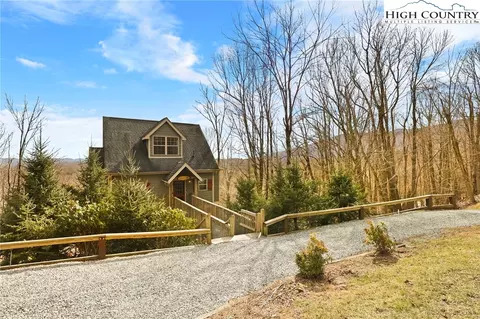 290 Alpine Dr, Seven Devils, NC 28604