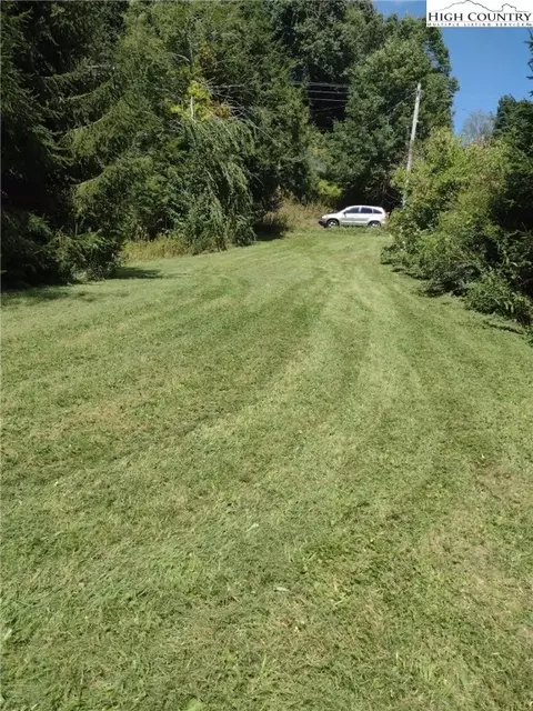 243 W Crossnore Dr, Crossnore, NC 28616