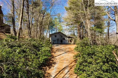 6317 Crestview Dr, Blowing Rock, NC 28605