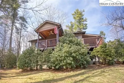 197 Peacock Dr, Blowing Rock, NC 28605