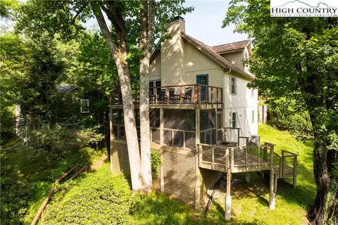 613 Laurel Ln, Blowing Rock, NC 28605
