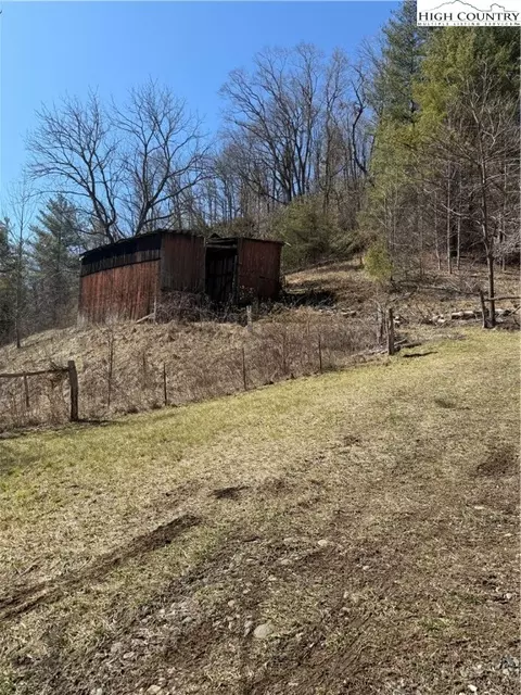 7241 226, Bakersville, NC 28705