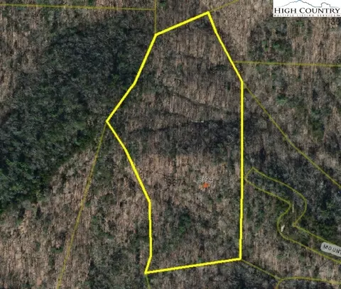 3194 Mountain Creek Ln, Lenoir, NC 28645
