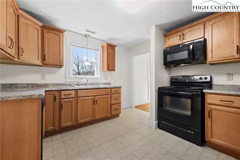 127 North St, Boone, NC 28607 photo 7