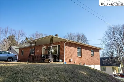 110 Summit St, Boone, NC 28607 photo 2
