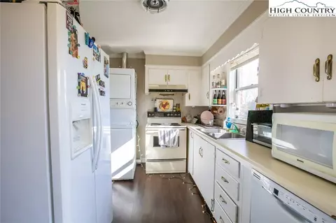 110 Summit St, Boone, NC 28607 photo 4