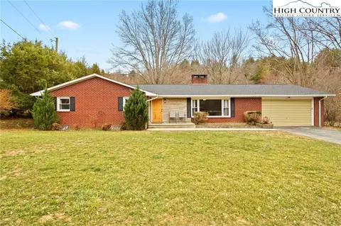 297 W Circle Dr, Vilas, NC 28692