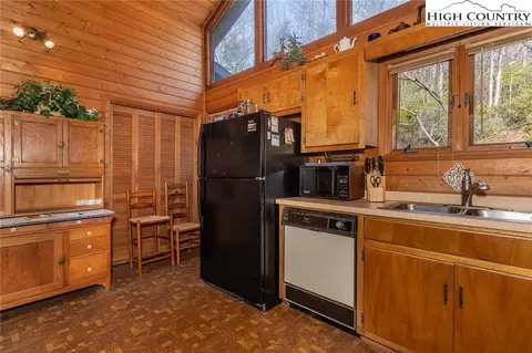 Kitchen - 184 Birch Ln, Deep Gap, NC 28618 photo 3 of 4