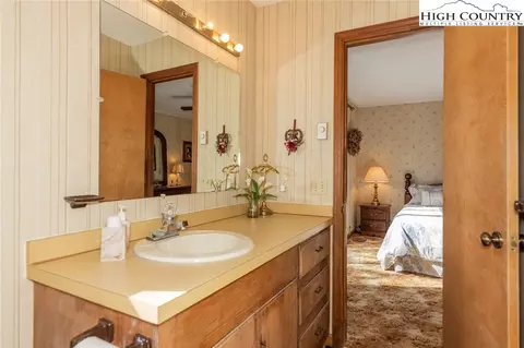 Bath - 184 Birch Ln, Deep Gap, NC 28618 photo 2 of 5
