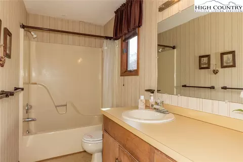 Bath - 184 Birch Ln, Deep Gap, NC 28618 photo 1 of 5