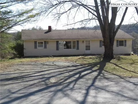 891 Pull Tail Rd, Glade Valley, NC 28627