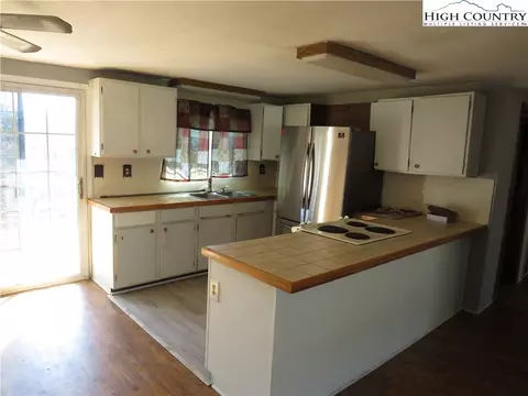 891 Pull Tail Rd, Glade Valley, NC 28627 photo 4