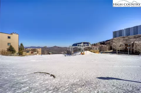 104 Sugar Ski Dr #422, Sugar Mountain, NC 28604