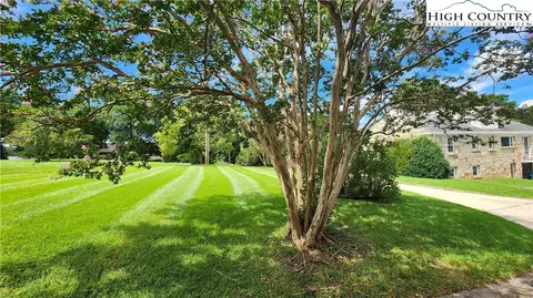 112 NE Bleynat St, Valdese, NC 28690