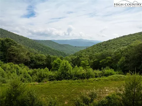 17 August Lily Ln, Boone, NC 28607