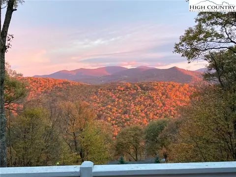 570 Running Deer Trl, Boone, NC 28607 photo 3