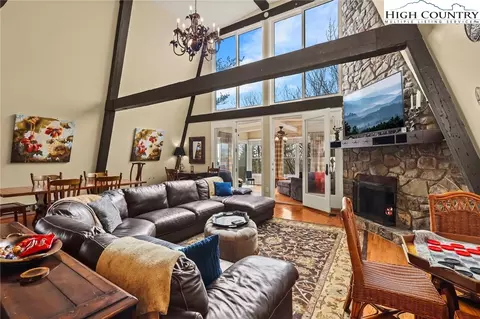 207 Pinnacle Ridge Rd, Beech Mountain, NC 28604