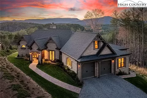 5608 Table View Ln, Lenoir, NC 28645