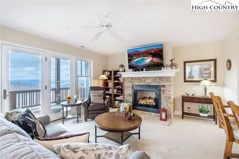 942 Ridge Haven Pkwy #R1221, Banner Elk, NC 28604