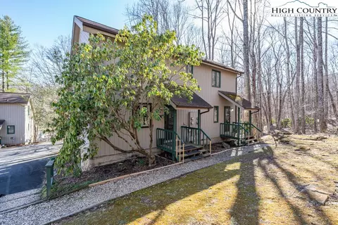 240 S Slope Rd #4, Banner Elk, NC 28604