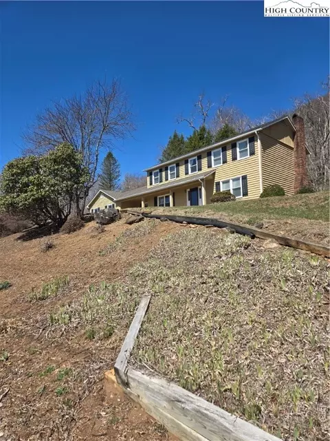 356 Maple Ridge Dr, Boone, NC 28607 photo 2