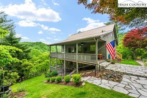 306 S Turkey Ridge Rd, Lansing, NC 28643