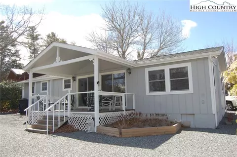 29 Thorn Wood, Newland, NC 28657