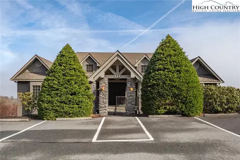 392 Ridgeline Dr #12D, Sugar Mountain, NC 28604