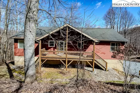 1077 Chestnut Ridge Trl, Seven Devils, NC 28604