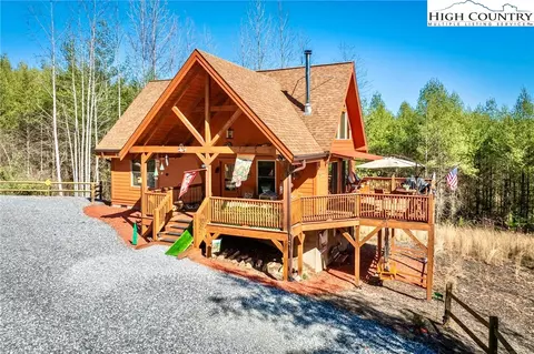 6033 Low Country Rd, Lenoir, NC 28645