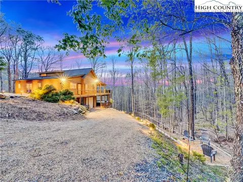 103 W Blueberry Ln, Beech Mountain, NC 28604