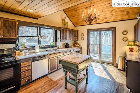 1039 Pinnacle Dr, Boone, NC 28607 photo 31