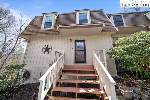 425 Adams Apple Dr #1, Banner Elk, NC 28604