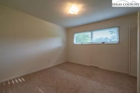 Bedroom - 835 Ridge Rd, Spruce Pine, NC 28777 photo 5 of 6