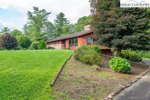 Exterior - 835 Ridge Rd, Spruce Pine, NC 28777 photo 8 of 11