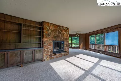 Living - 835 Ridge Rd, Spruce Pine, NC 28777 photo 5 of 5