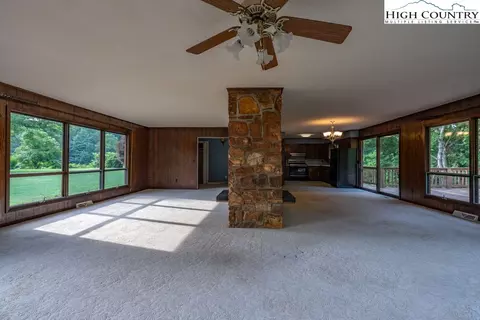 Living - 835 Ridge Rd, Spruce Pine, NC 28777 photo 4 of 5