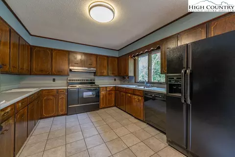 Kitchen - 835 Ridge Rd, Spruce Pine, NC 28777 photo 2 of 3