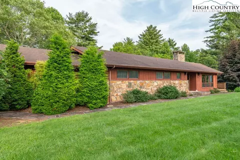Exterior - 835 Ridge Rd, Spruce Pine, NC 28777 photo 5 of 11