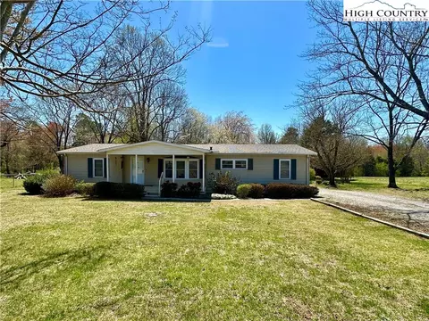1483 Land St, Lenoir, NC 28645