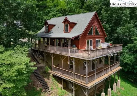914 Balsam Dr, Newland, NC 28657