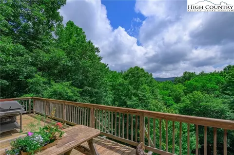 914 Balsam Dr, Newland, NC 28657