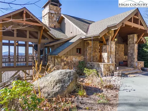 30 Pinnacle Dr, Elk Park, NC 28622