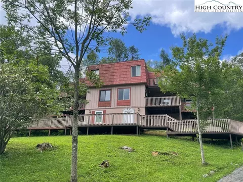 471 Adams Apple Dr #5, Banner Elk, NC 28604
