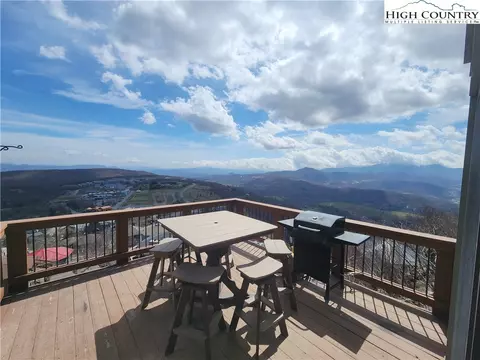 100 Beechtop Rd, Beech Mountain, NC 28604