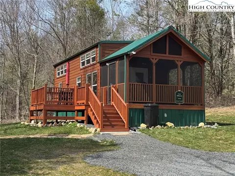 16226 Highlands Pkwy, Whitetop, VA 24292