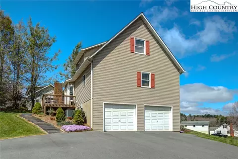 109 E Meadows Ln, Boone, NC 28607 photo 3