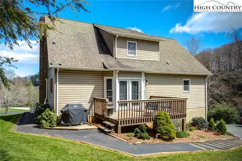 109 E Meadows Ln, Boone, NC 28607 photo 4
