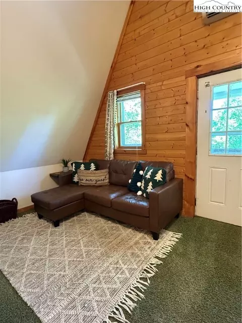 142 Tinys Mountain Dr, Deep Gap, NC 28618 photo 5
